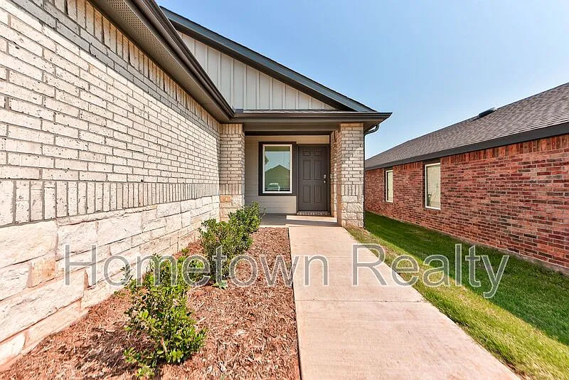 4 bed, 2.0 bath, 1586 sqft, $1,795 — Photo 2