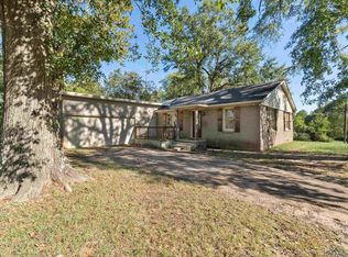 1613 Shell Camp Rd, Gladewater, TX 75647