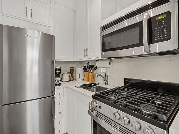 4th image of 425 E 79th St APT 7A