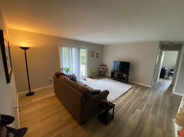 1311 Old Eagle Dr, Brunswick, OH 44212