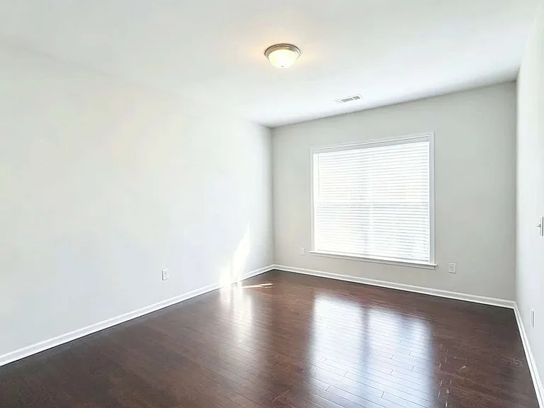 2440 Northmont Pkwy — Photo 8