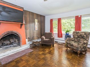 9 Moccasin Trl, Lake Hopatcong, NJ 07849