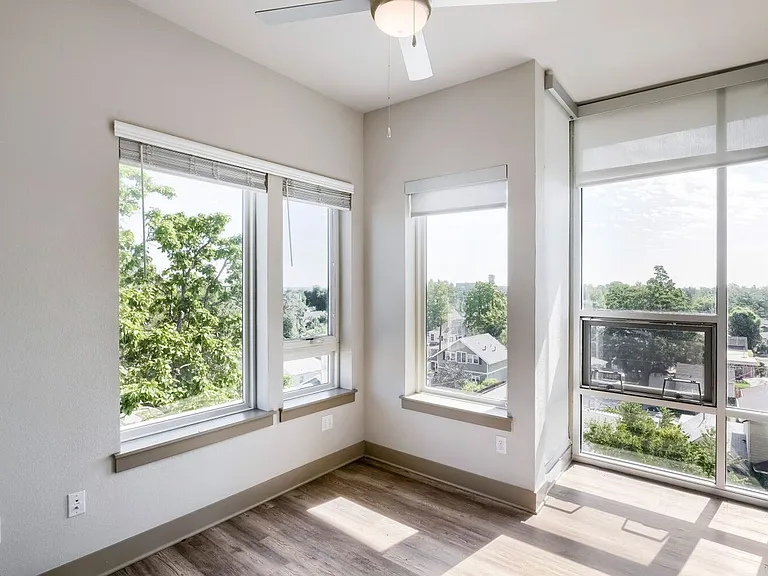 4923 King St — Photo 145