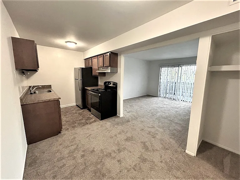 Charter Oaks Apartments — Photo 91