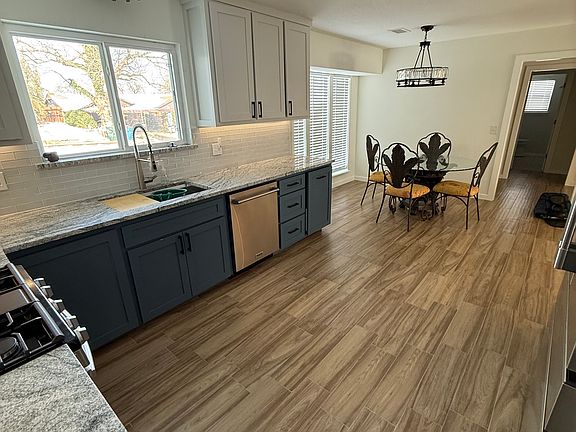 3rd image of 9712 Crest Dr