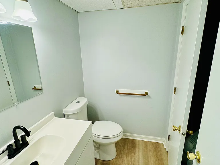 Unit #B1 - half bathroom