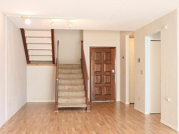 3rd image of 1390 Carling Dr #305-305B
