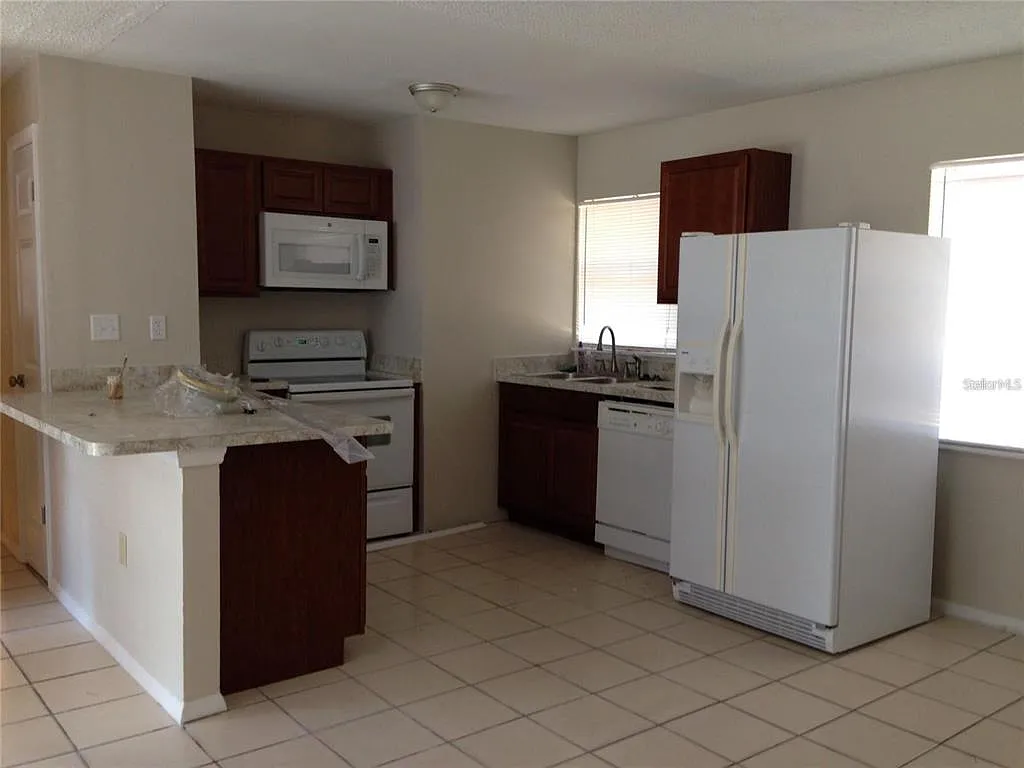 4 bed, 2.0 bath, 1368 sqft, $2,001 — Photo 4
