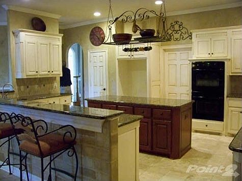5th image of 602 Nicholas Ct
