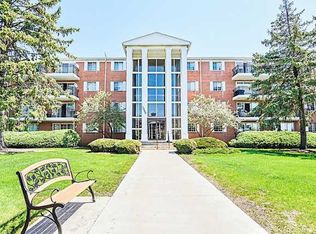 1050 N Farnsworth Ave APT 108, Aurora, IL 60505