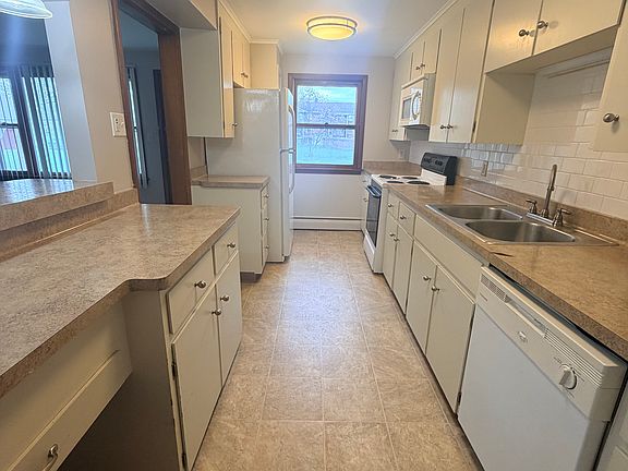 4th image of 1520 Wehrle Dr APT 1