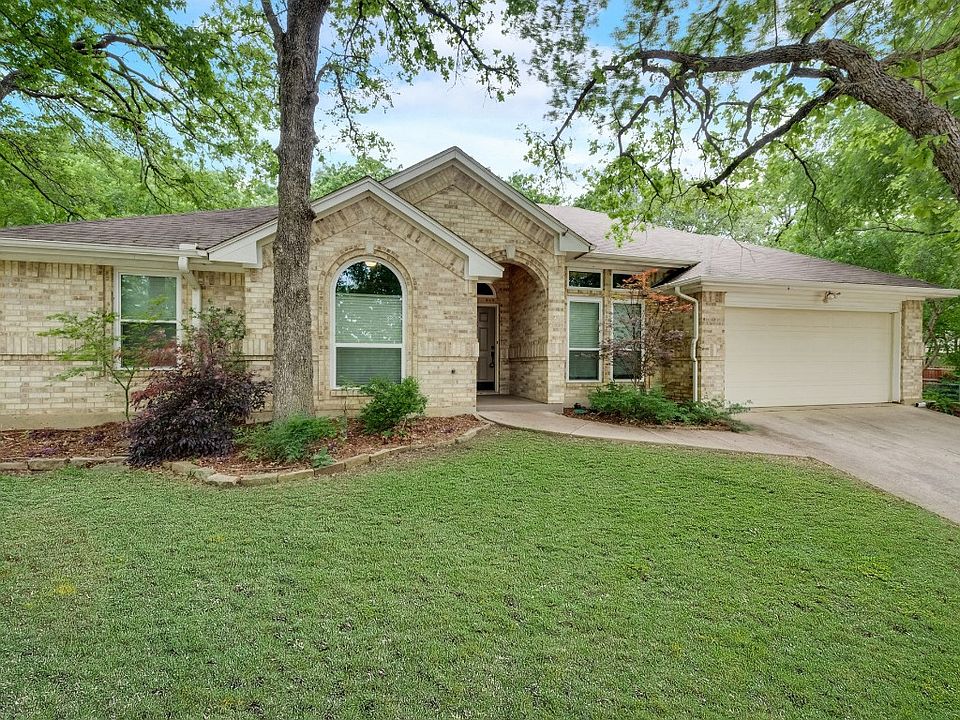 1st image of 429 Twin Creek Dr