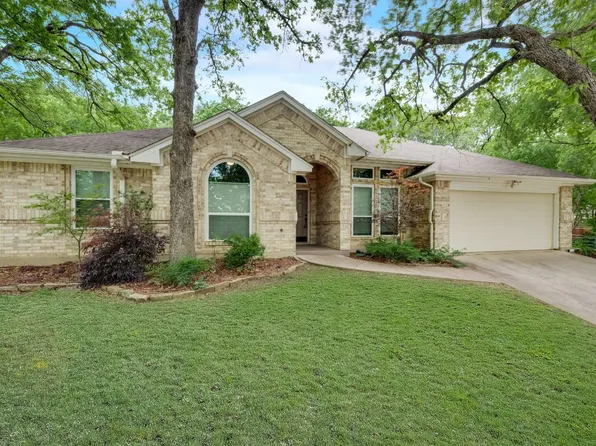 429 Twin Creek Dr, Hurst, TX 76053