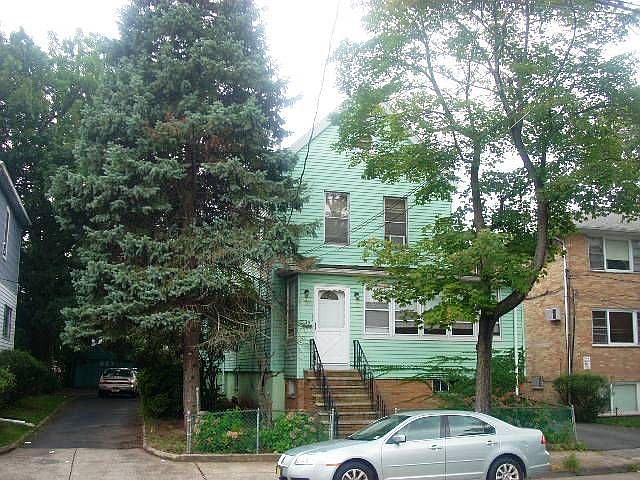 2nd image of 47-49 Rich St