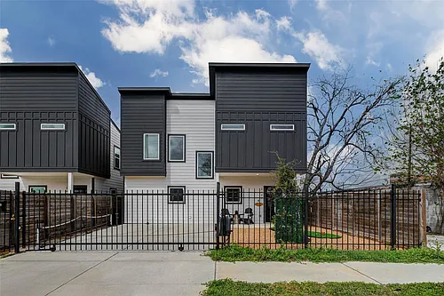 5407 Lee St Photo 1