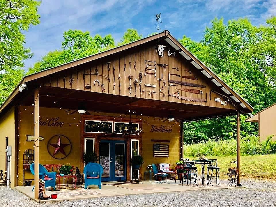 2nd image of 140 Bird Farm Rd