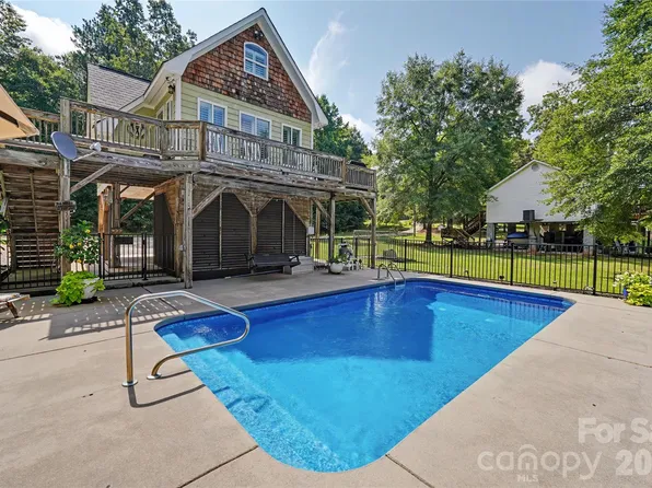 1954 White Rd, Liberty Hill, SC 29020