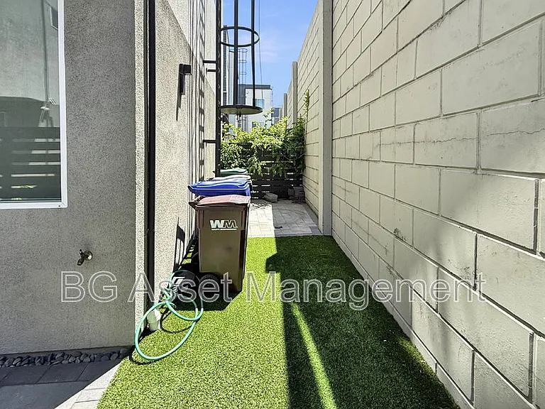 3909 Wattling St — Photo 38