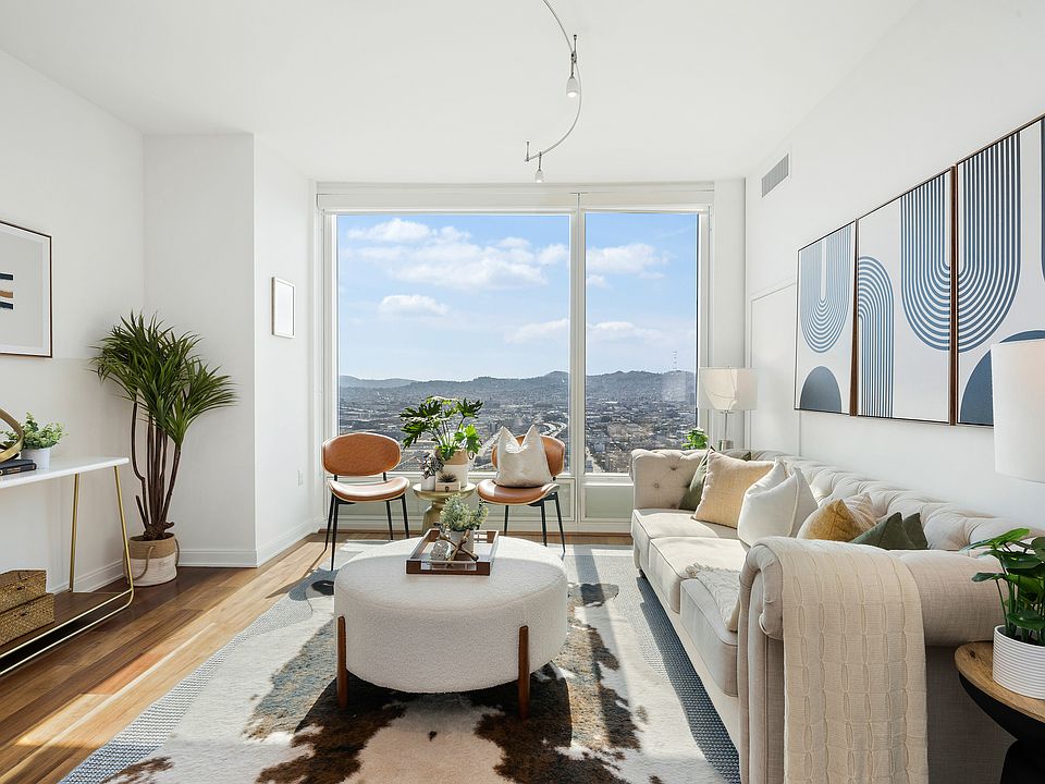 1st image of 425 1st St #3305L