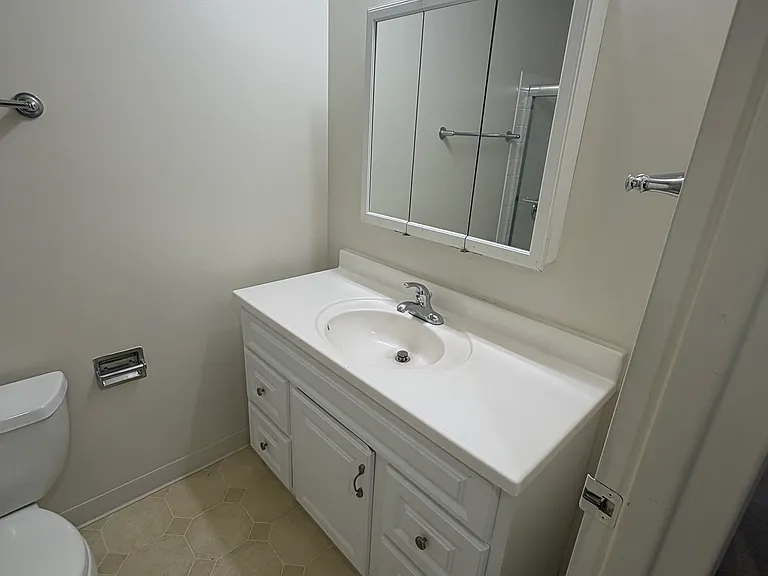 1450 Southgate Ave — Photo 5