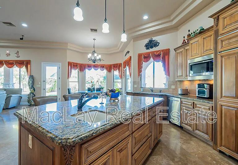 2720 E Jade Pl — Photo 17