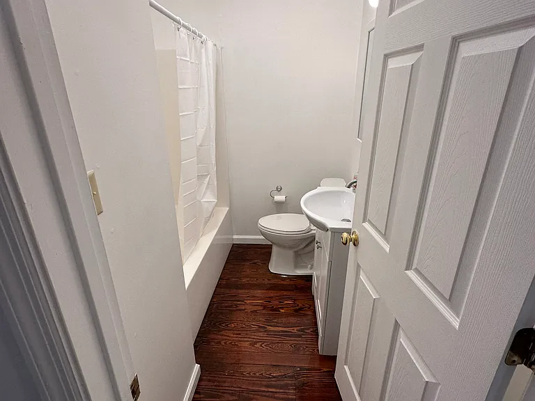 212 Eisenhower Dr — Photo 7