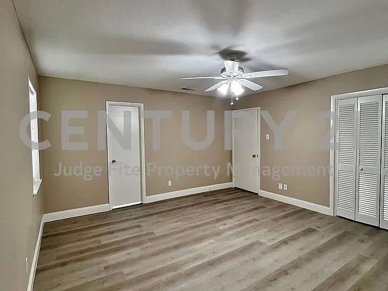 1914 W Northgate Dr — Photo 20