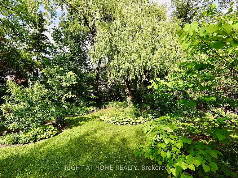 89 W Yonge Blvd NW — Photo 25