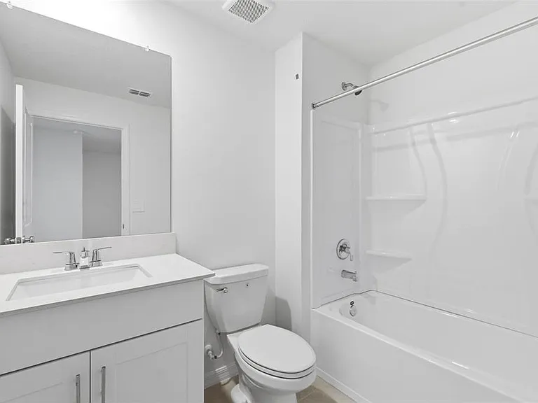 9851 Feaster Dr — Photo 34