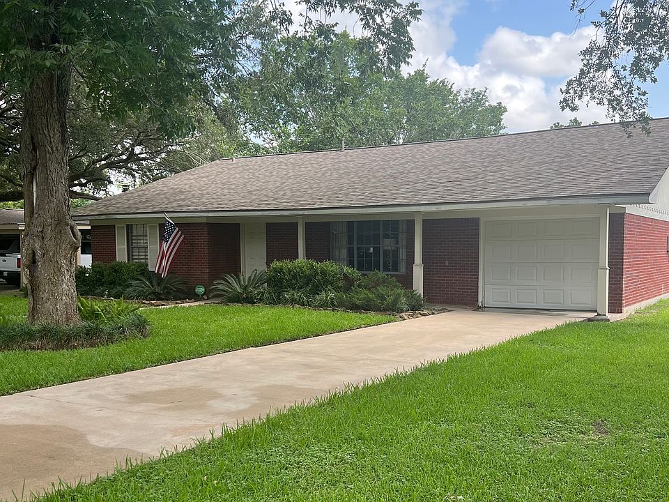 1st image of 2418 Oak Dr