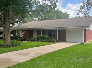 2418 Oak Dr, Bay City, TX 77414