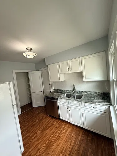1333 Gladys Ave #UP Photo 1