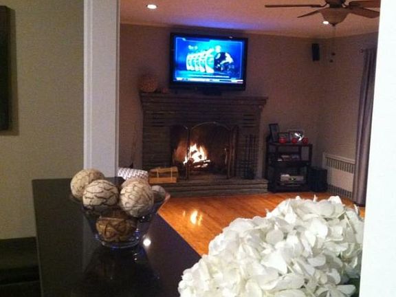 open window from kitchen into livingroom