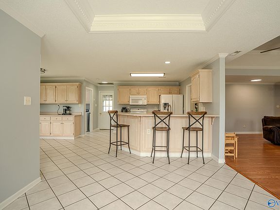 5th image of 1404 Lake Pointe Dr SW