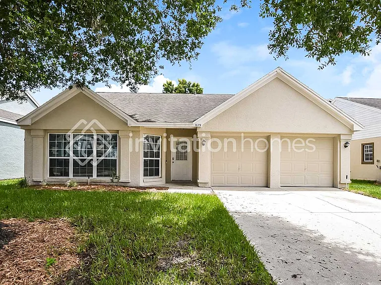 829 W Charing Cross Cir — Photo 1
