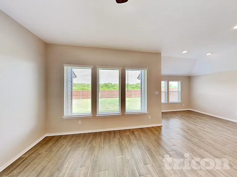 9125 Nevis Dr — Photo 3
