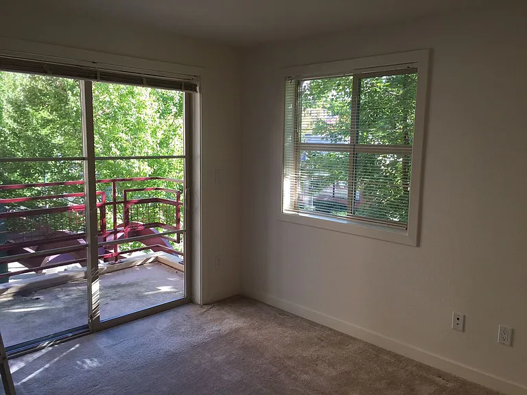 Newell Court Apartments, downtown Mercer Island — Photo 53