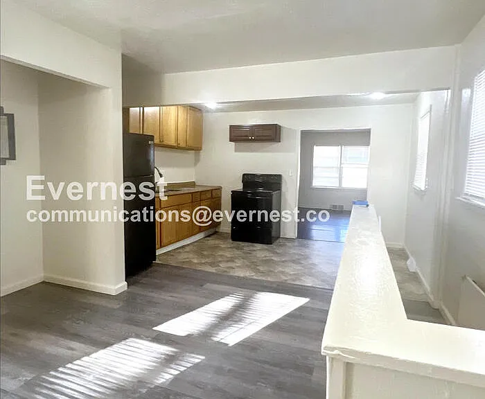 2811 E 58th St — Photo 3