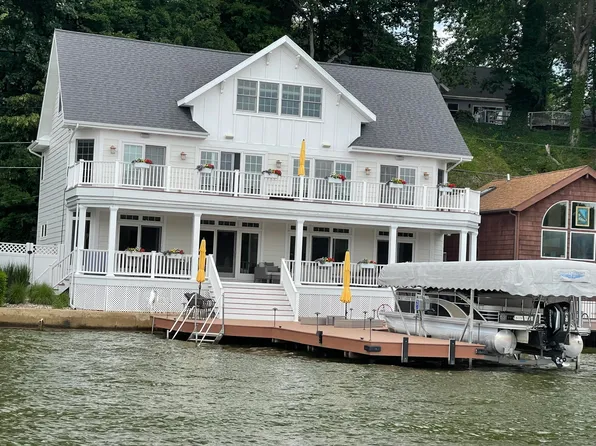 8568 Lake Ave, Watervliet, MI 49098