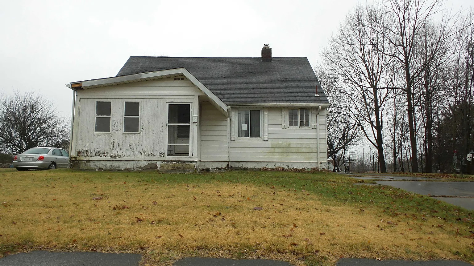 419 Sanderson Ave photo 1