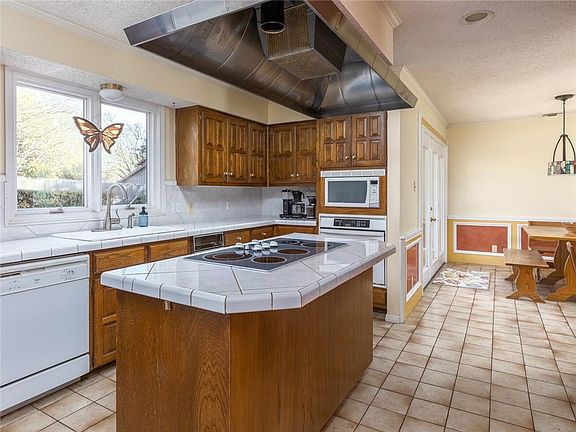 5th image of 10407 Weller Dr