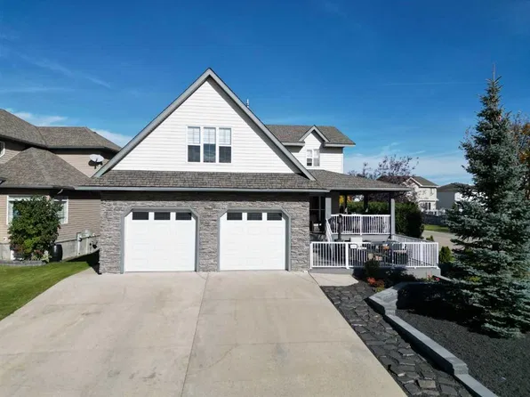 9302 SW Lakeshore Ct, Grande Prairie, AB T8X 1S4