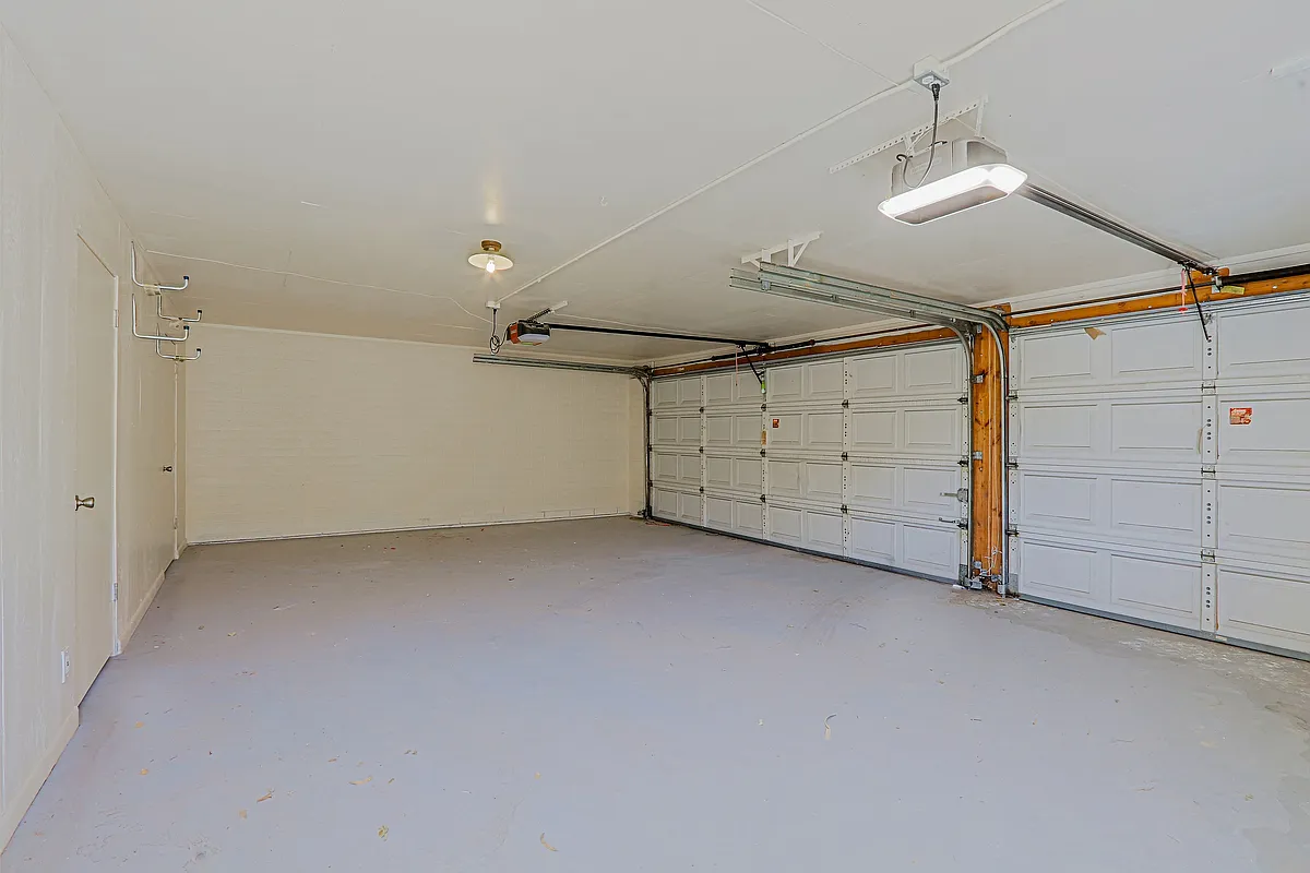 Building Photo - 6203 N 12th Pl #3