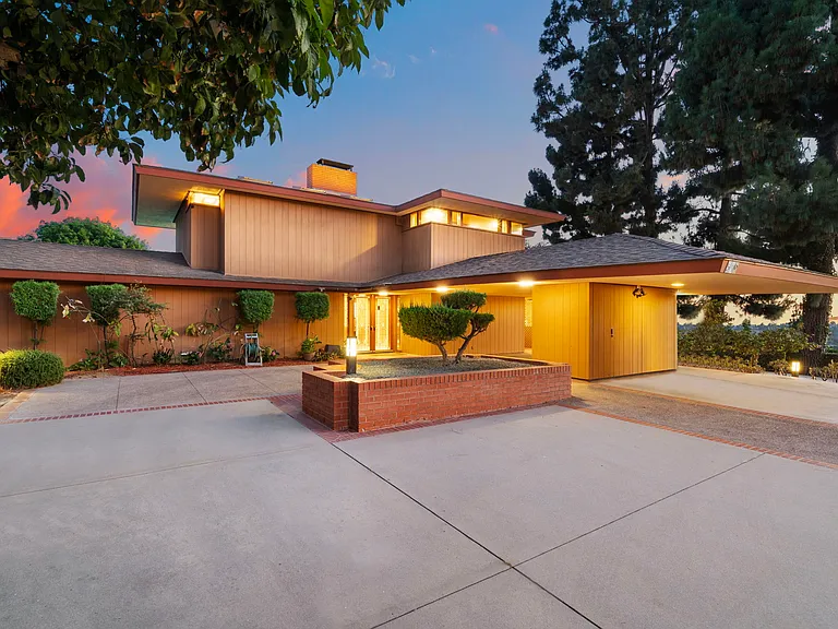 540 Reposado Dr — Photo 52