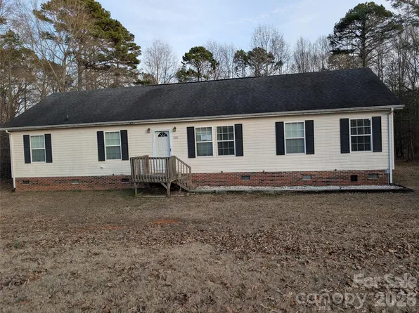 2890 19th St NE, Hickory, NC 28601