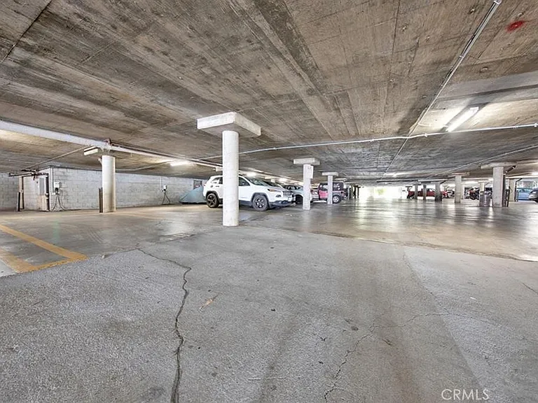 7320 Hawthorn Ave #318 — Photo 24