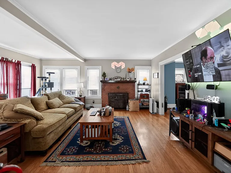 151 Wolcott Ave — Photo 29