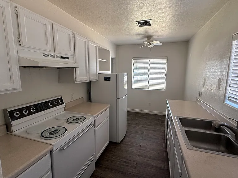 531 E Osborn Rd — Photo 15