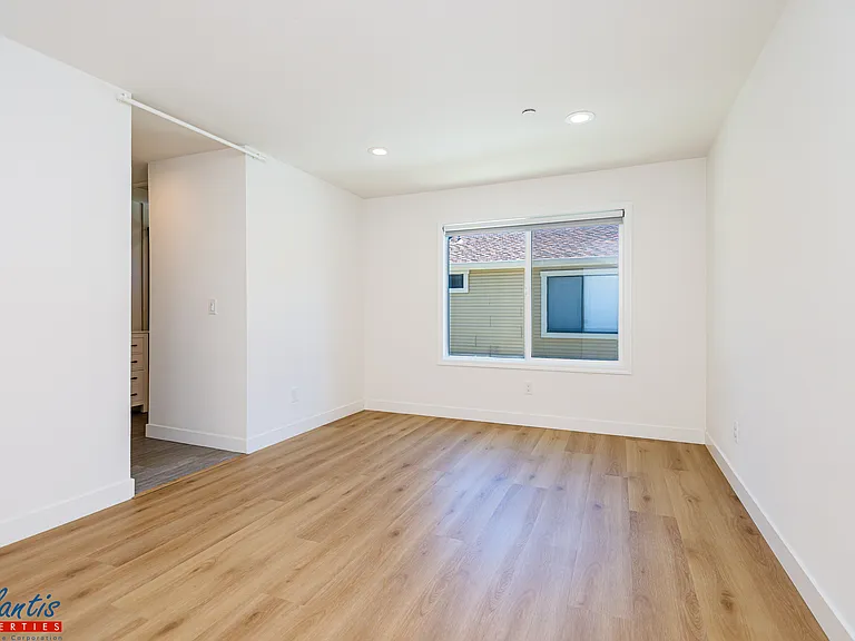 990 La Mesa Ter #F — Photo 15