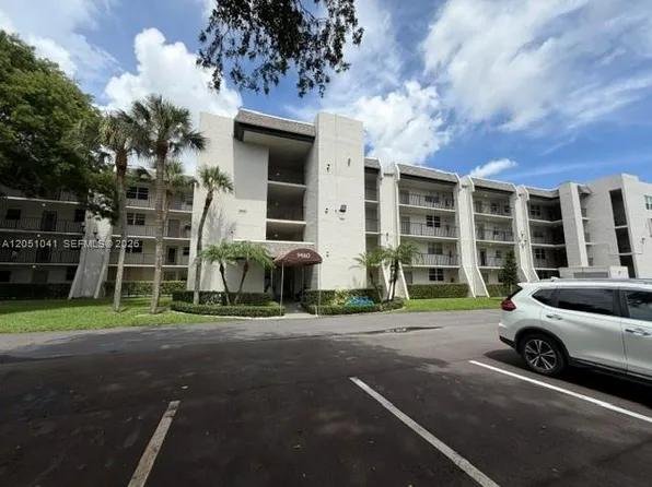 9460 Poinciana Pl APT 310, Davie, FL 33324